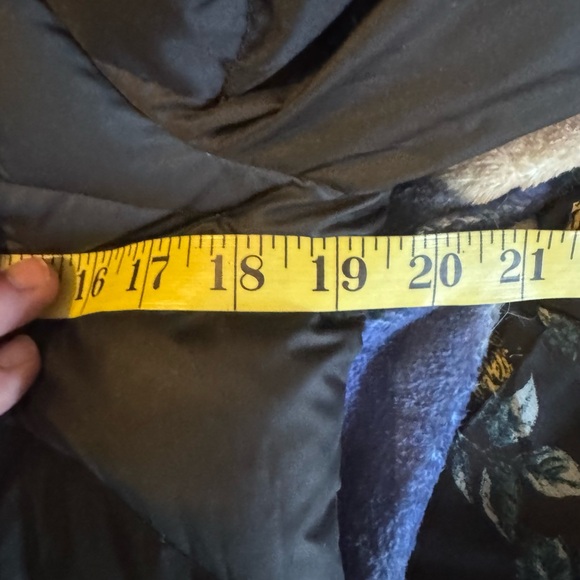 Eddie Bauer Women’s Black Puffer Jacket size X Small 80% Down Insulation - Picture 4 of 8